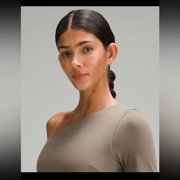 New with tags lululemon Align Asymmetrical
Long-Sleeve Shirt, Size 6, Nomad. - Picture 12 of 14